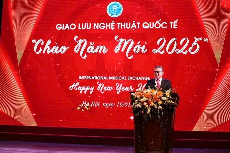 Đậm tình hữu nghị trong chương trình Giao lưu 'Chào Năm mới 2025' Đậm tình hữu nghị trong chương trình Giao lưu 'Chào Năm mới 2025'