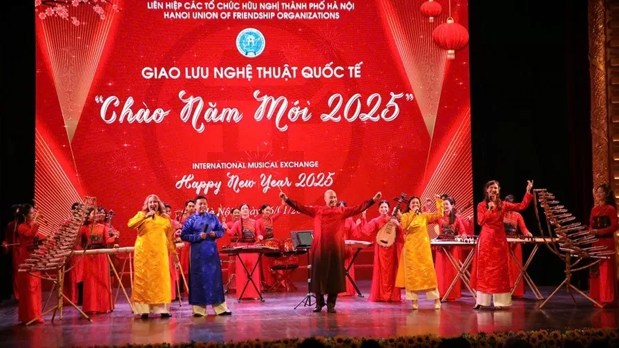 Đậm tình hữu nghị trong chương trình Giao lưu 'Chào Năm mới 2025'