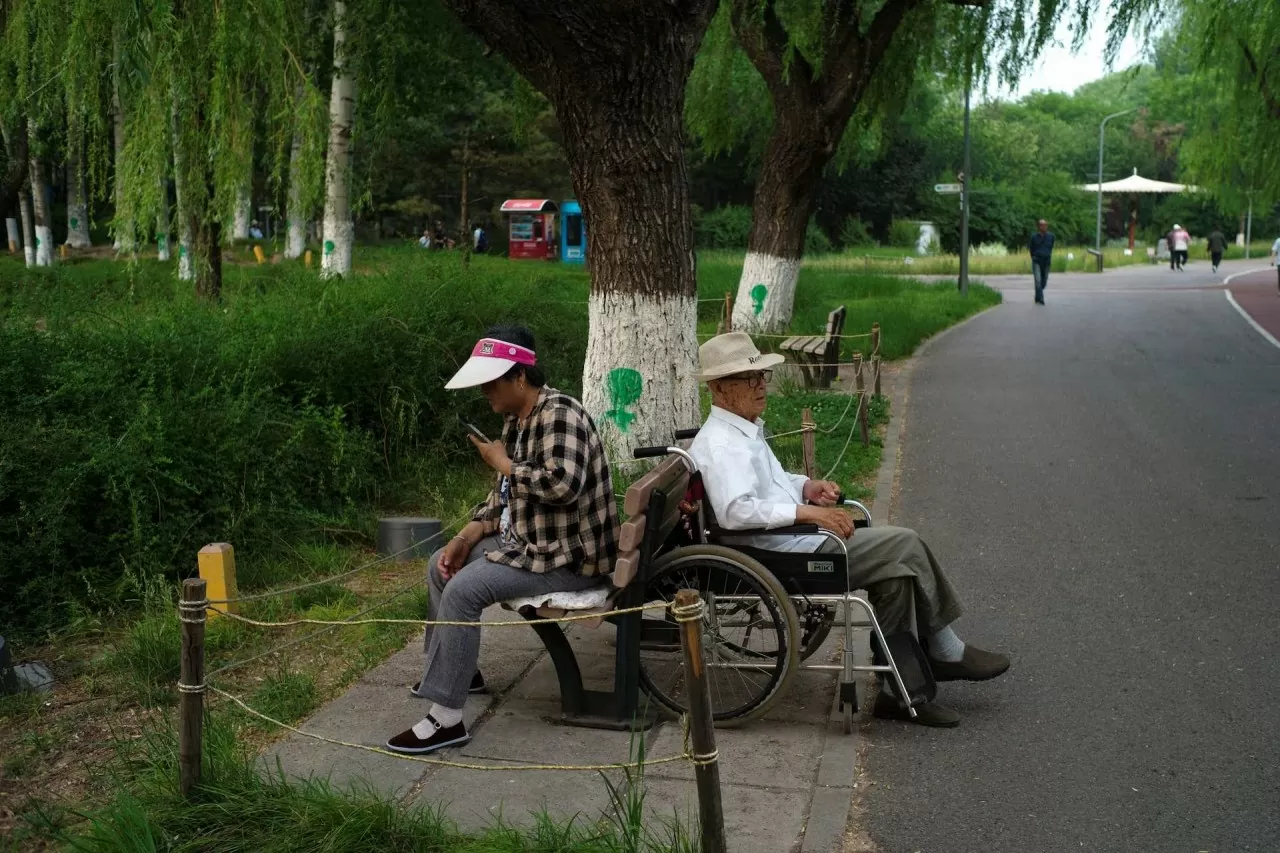  Tỷ lệ sinh của nước này đã giảm trong nhiều thập kỷ qua do chính sách một con thực hiện từ năm 1980 đến 2015, cũng như quá trình đô thị hóa nhanh chóng.  (Nguồn Reuters)