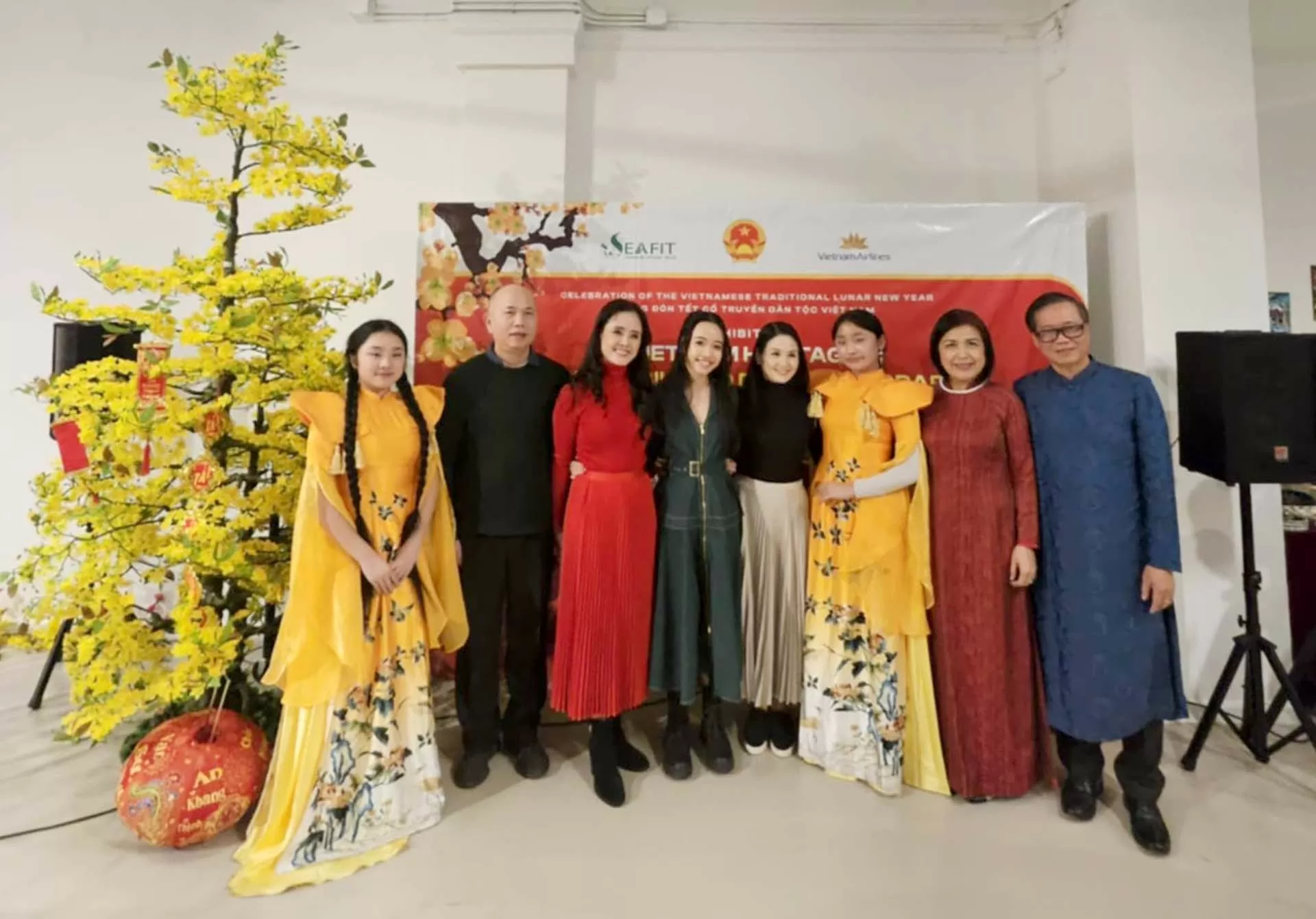 Lụa, áo dài và thủ công mỹ nghệ: Kết nối tinh hoa văn hóa Việt với thế giới từ San Francisco Lụa, áo dài và thủ công mỹ nghệ: Kết nối tinh hoa văn hóa Việt với thế giới từ San Francisco