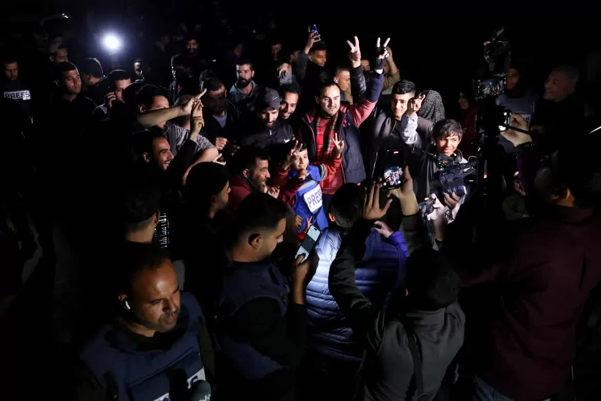 Niềm hân hoan của hàng nghìn người trên khắp Dải Gaza sau thoả thuận ngừng bắn Niềm hân hoan của hàng nghìn người trên khắp Dải Gaza sau thoả thuận ngừng bắn