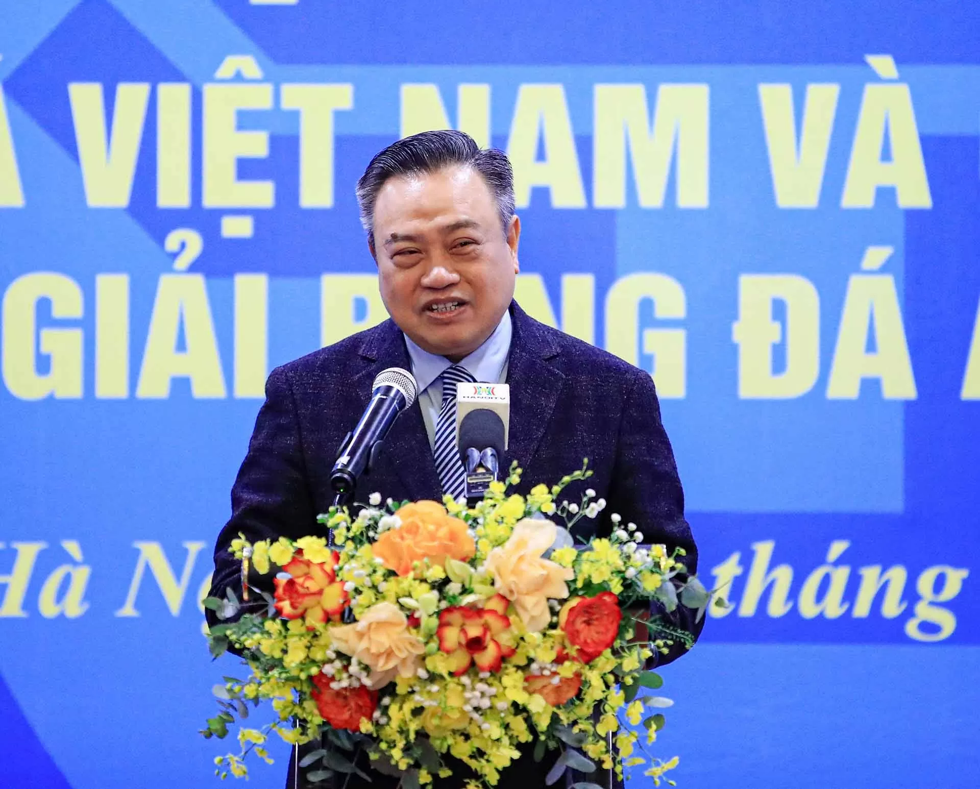 Bầu Hiển thưởng 4,4 tỷ đồng cho cầu thủ CLB Hà Nội và Công an Hà Nội sau chức vô địch ASEAN Cup 2024 Bầu Hiển thưởng 4,4 tỷ đồng cho cầu thủ CLB Hà Nội và Công an Hà Nội sau chức vô địch ASEAN Cup 2024