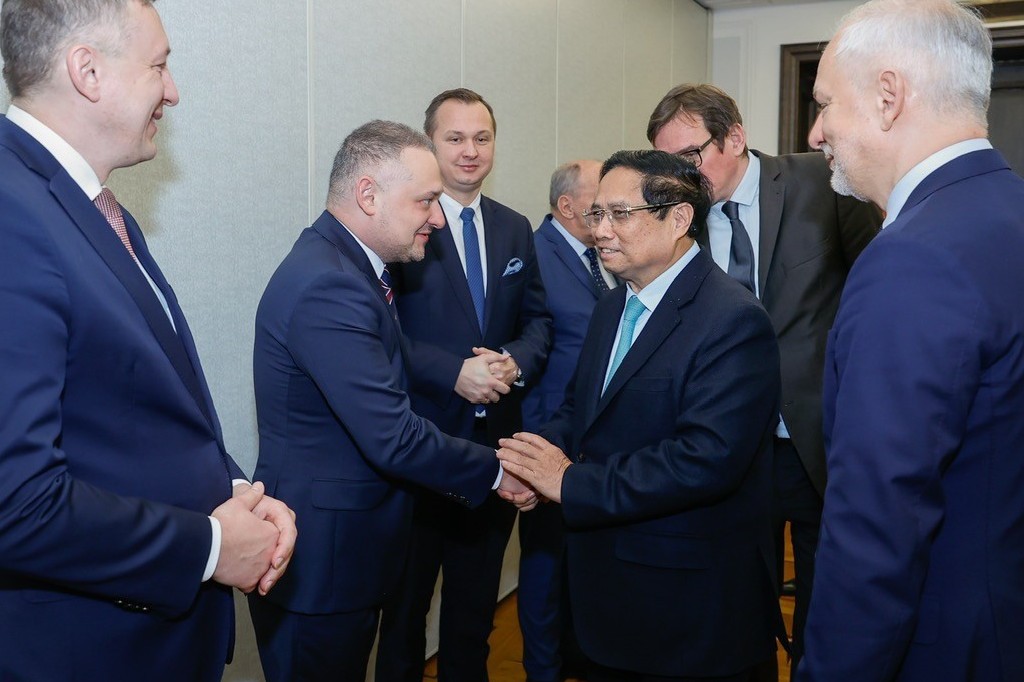 thu tuong pham minh chinh tiep nhom nghi si huu nghi ba lan viet nam