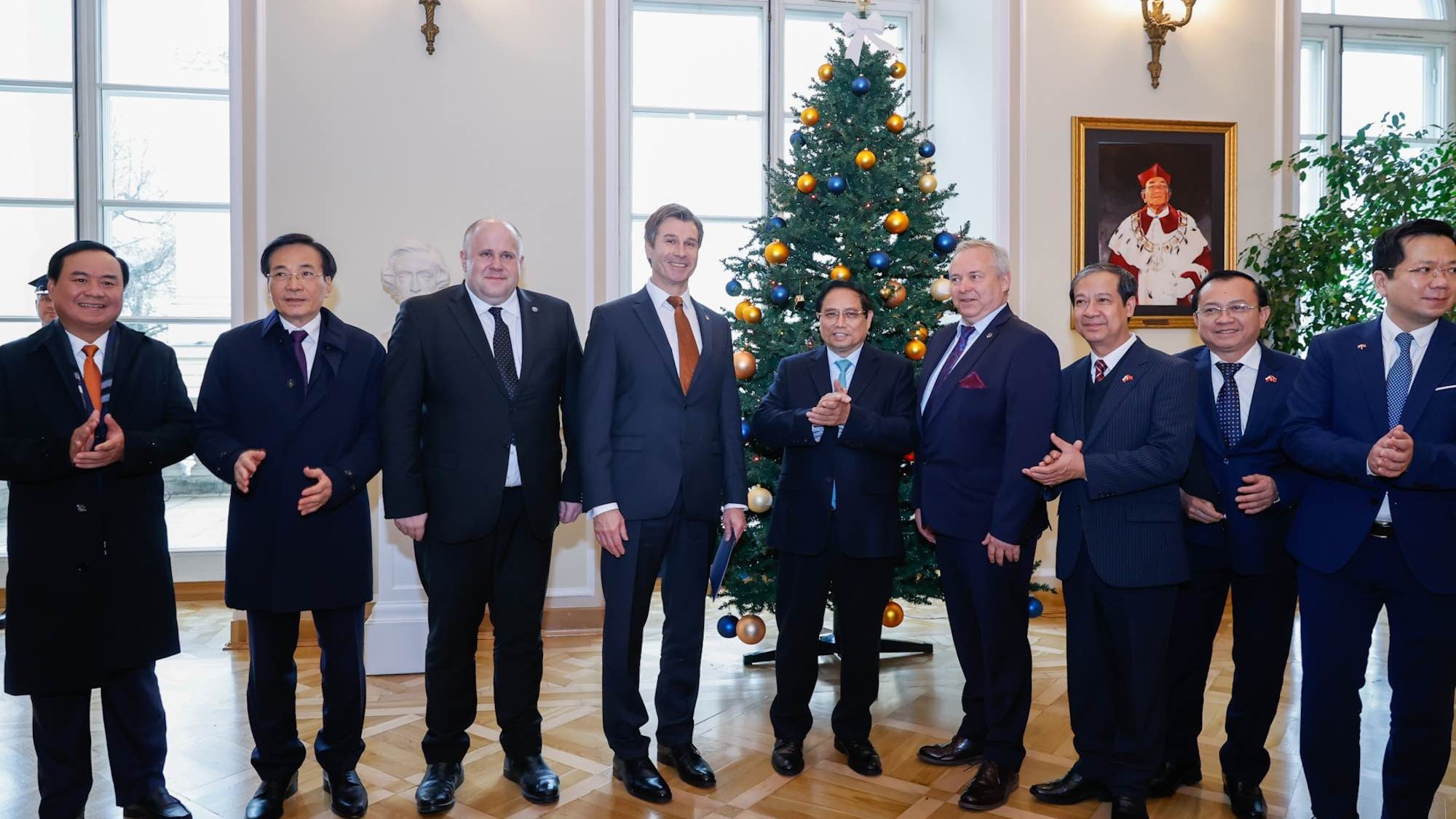 tu nen tang lich su den dot pha dua quan he viet nam ba lan len tam cao moi