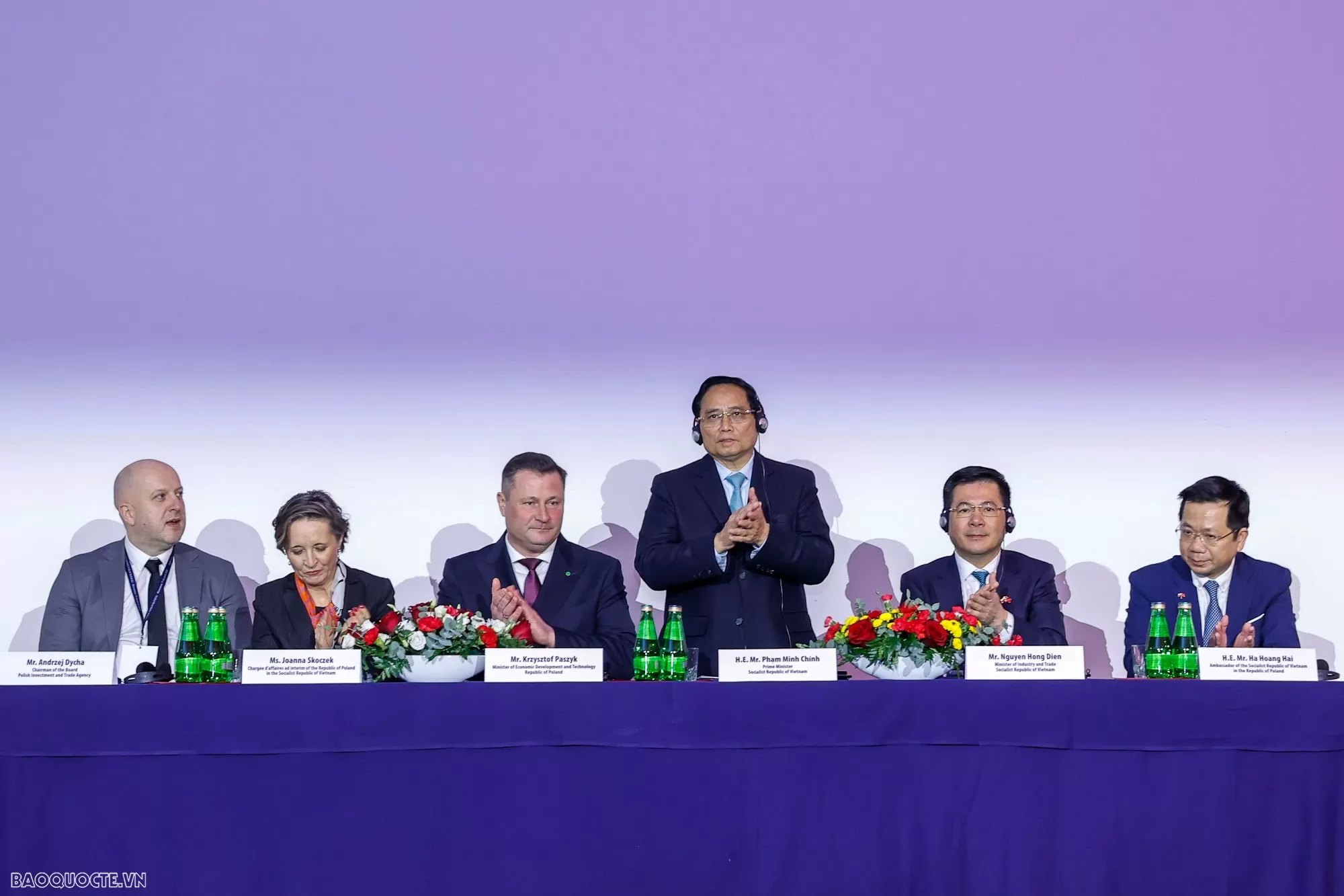 Thủ tướng kêu gọi doanh nghiệp Ba Lan đến Việt Nam đầu tư để hai bên cùng thắng Thủ tướng kêu gọi doanh nghiệp Ba Lan đến Việt Nam đầu tư để hai bên cùng thắng