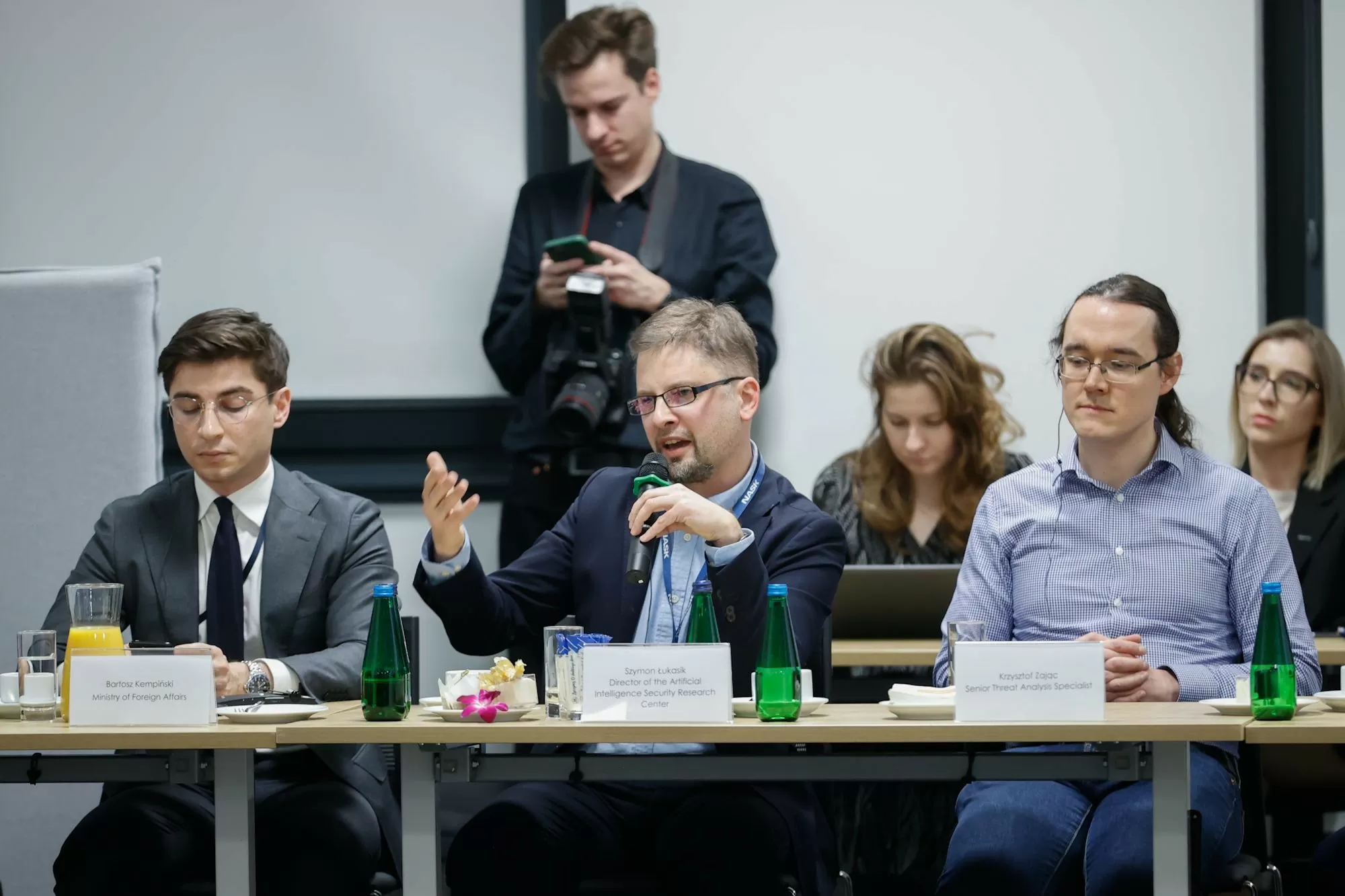 Chuyên gia của NASK chia sẻ - Ảnh: VGP/Nhật Bắc Chuyên gia của NASK chia sẻ - Ảnh: VGP/Nhật Bắc