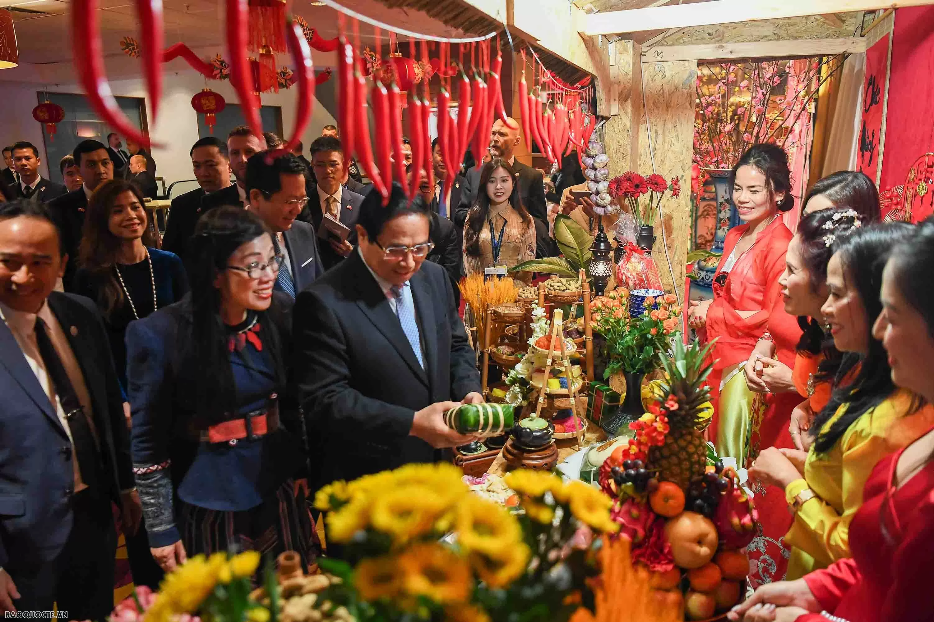 Thủ tướng Phạm Minh Chính và Phu nhân đón Tết sớm với kiều bào Việt Nam tại Ba Lan Thủ tướng Phạm Minh Chính và Phu nhân đón Tết sớm với kiều bào Việt Nam tại Ba Lan