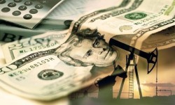 Giá xăng dầu hôm nay 12/3: Đồng USD giảm nhẹ, giá dầu leo dốc