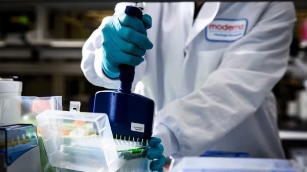 my tai tro cho moderna phat trien vaccine mrna phong cum