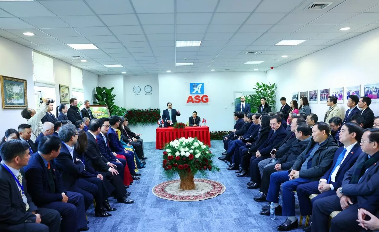 Thủ tướng Chính phủ Phạm Minh Chính thăm Trung tâm thương mại lớn của người Việt tại Ba Lan Thủ tướng Chính phủ Phạm Minh Chính thăm Trung tâm thương mại lớn của người Việt tại Ba Lan