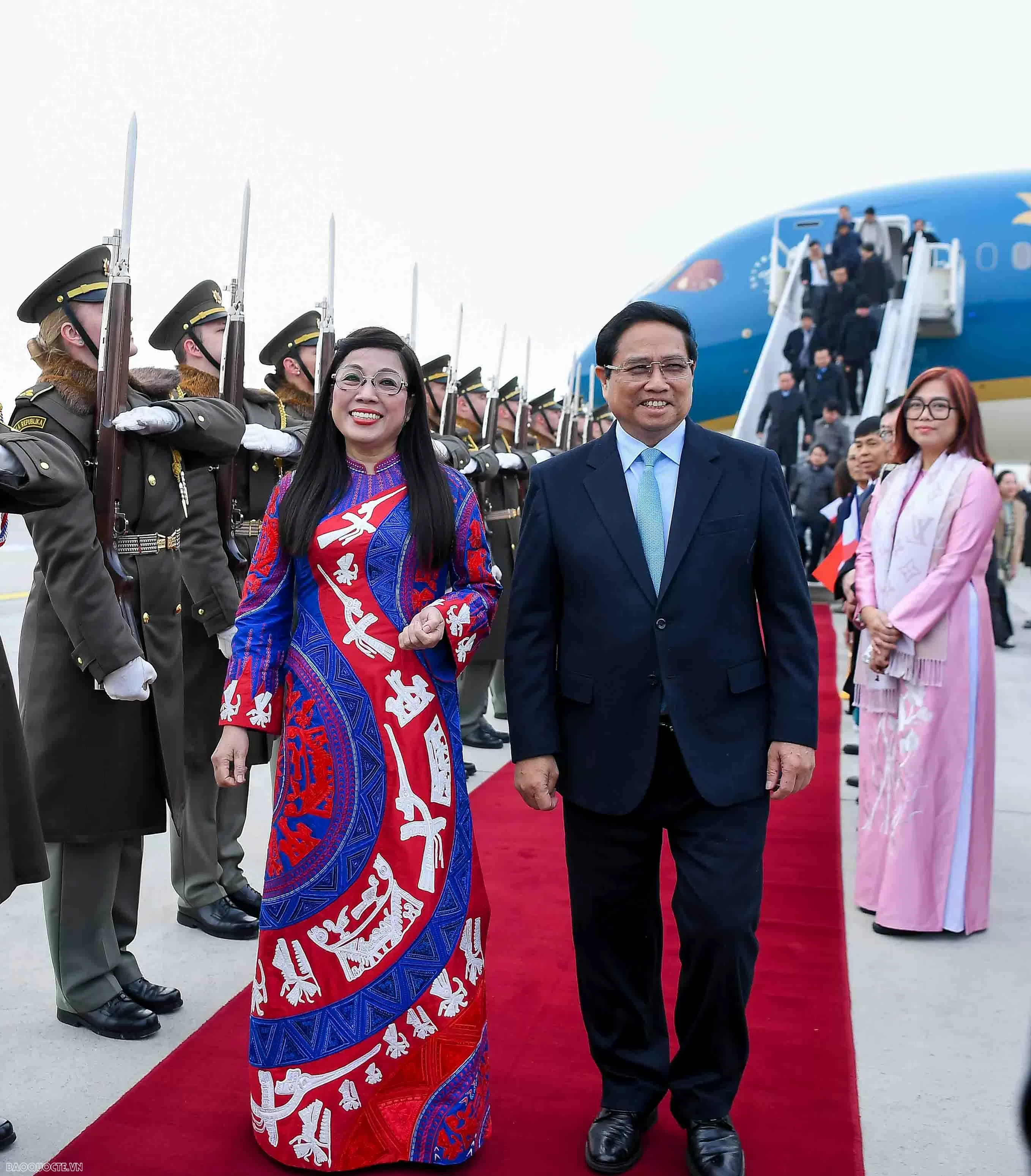 Thủ tướng Phạm Minh Chính và Phu nhân đến Czech, bắt đầu chuyến thăm chính thức