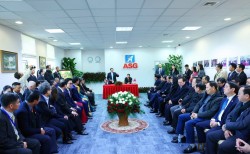 Thủ tướng Phạm Minh Chính thăm Trung tâm thương mại lớn của người Việt tại Ba Lan