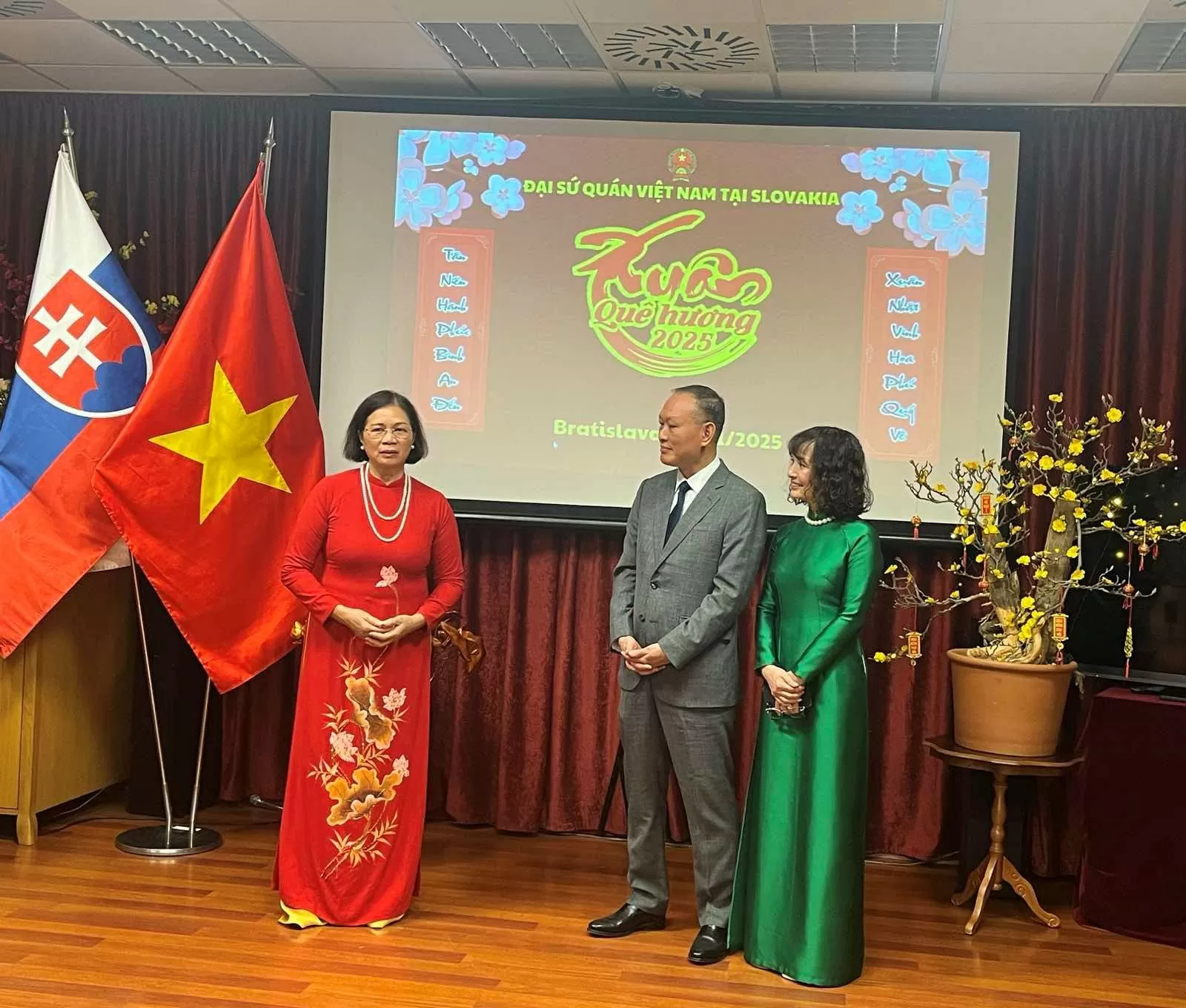 Xuân Quê hương đầm ấm tại Slovakia Xuân Quê hương đầm ấm tại Slovakia