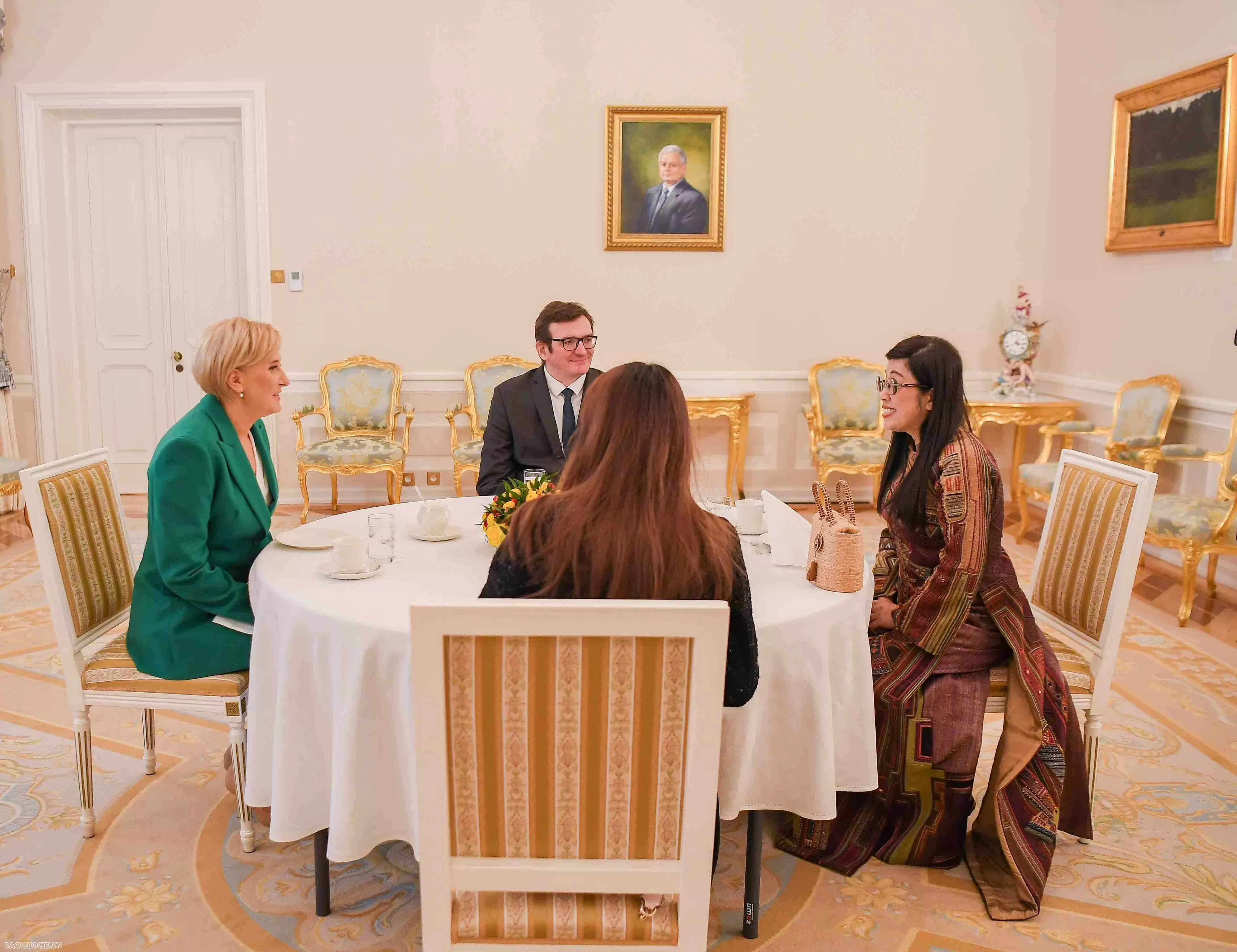 Món quà đặc biệt từ Việt Nam của Phu nhân Thủ tướng tặng các em nhỏ tại Ba Lan