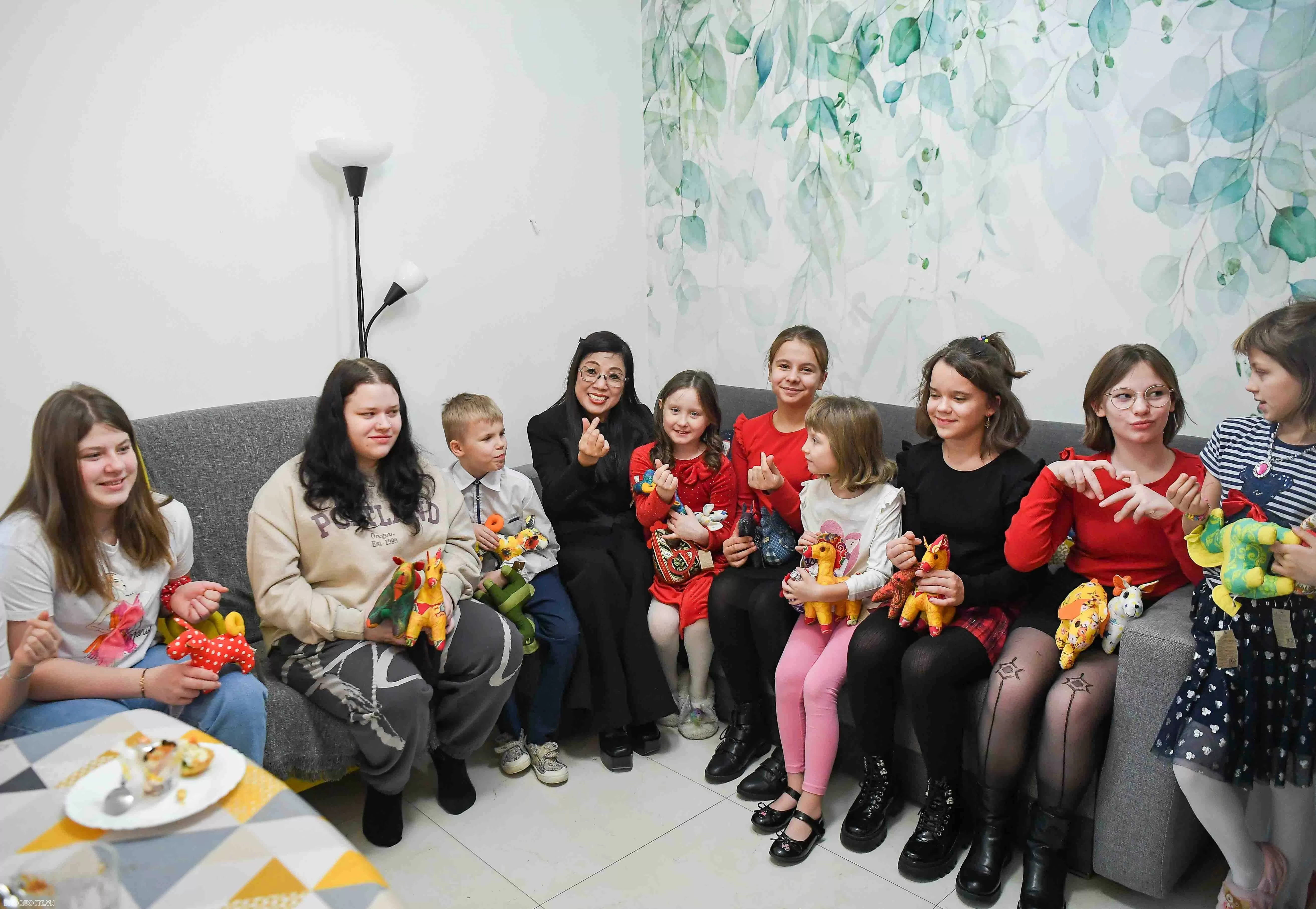 Món quà đặc biệt từ Việt Nam của Phu nhân Thủ tướng tặng các em nhỏ tại Ba Lan