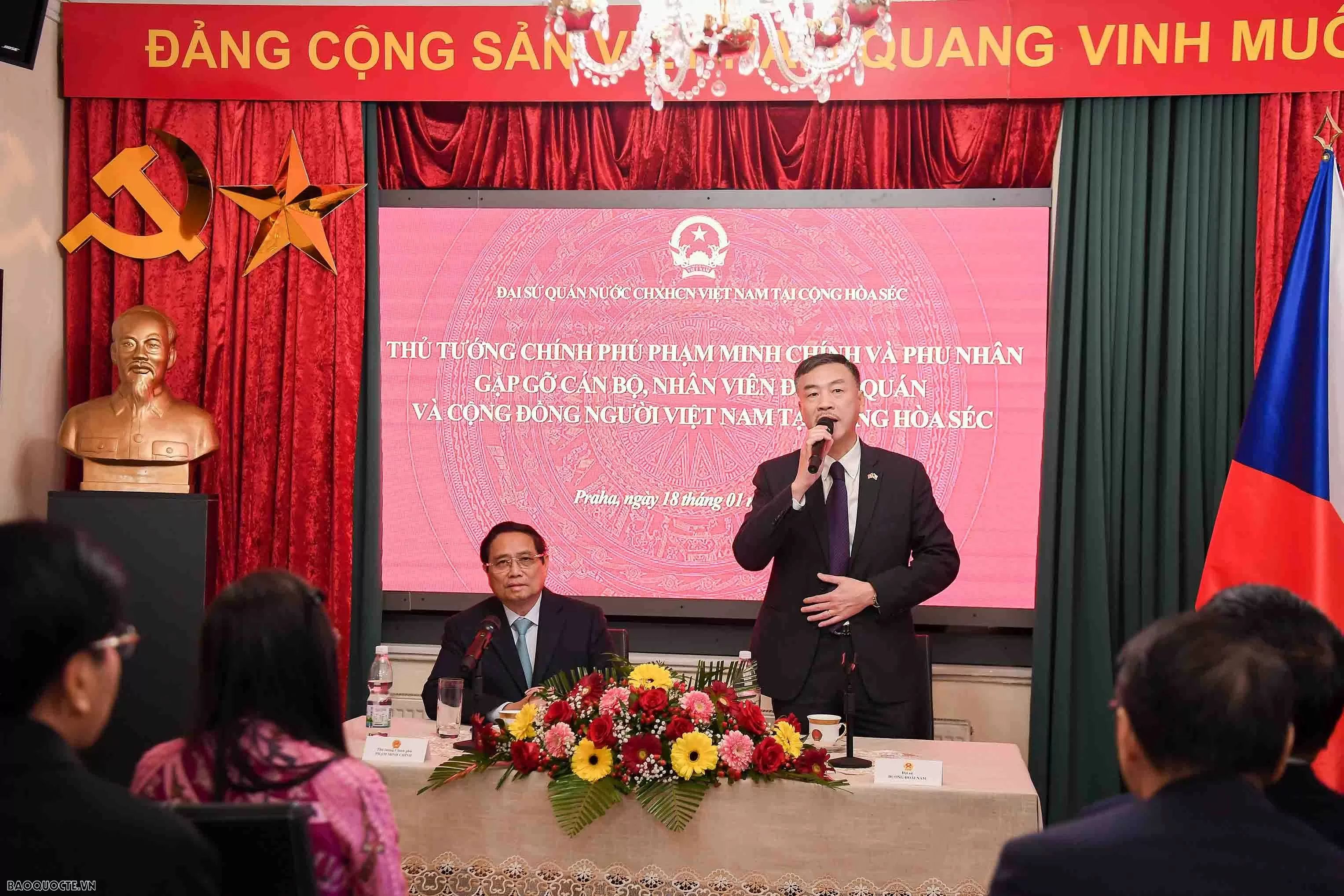 Thủ tướng Phạm Minh Chính và Phu nhân gặp gỡ bà con kiều bào Việt Nam tại Czech Thủ tướng Phạm Minh Chính và Phu nhân gặp gỡ bà con kiều bào Việt Nam tại Czech