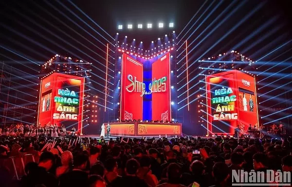 Mãn nhãn đêm Hoà nhạc Ánh sáng – Chào năm mới 2035 tại Hồ Tây Mãn nhãn đêm Hòa nhạc ánh sáng - Chào năm mới 2025 tại Hồ Tây