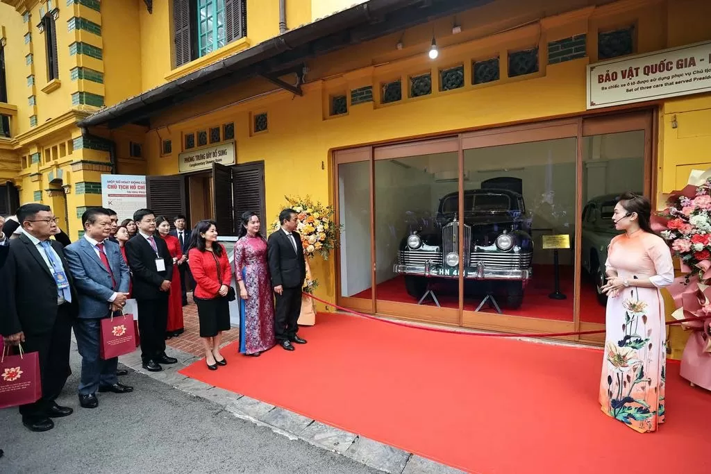 Đoàn kiều bào xúc động dự Lễ công bố Bảo vật quốc gia Đoàn kiều bào xúc động dự Lễ công bố Bảo vật quốc gia