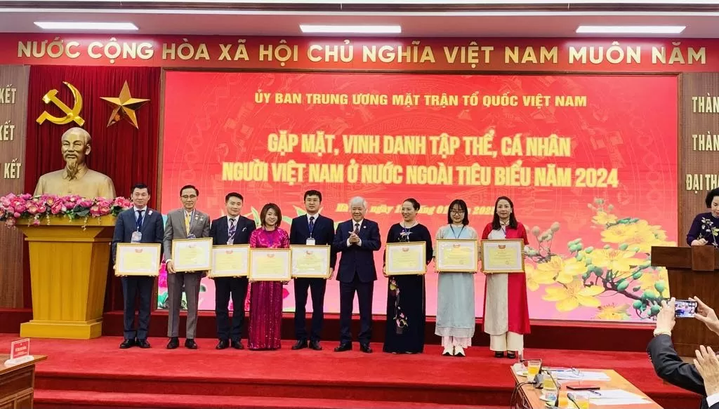 Mặt trận Tổ quốc vinh danh tập thể, cá nhân người Việt Nam ở nước ngoài tiêu biểu năm 2024 Mặt trận Tổ quốc vinh danh tập thể, cá nhân kiều bào tiêu biểu năm 2024