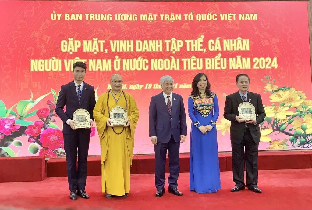 Mặt trận Tổ quốc vinh danh tập thể, cá nhân người Việt Nam ở nước ngoài tiêu biểu năm 2024 Mặt trận Tổ quốc vinh danh tập thể, cá nhân kiều bào tiêu biểu năm 2024