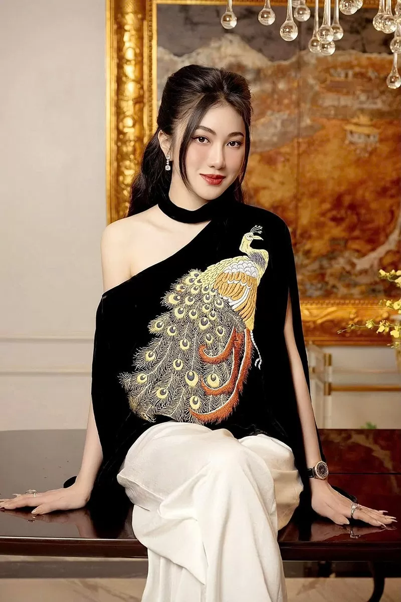 Trần Kiều Oanh - Ái nữ Tập đoàn Vinh Thịnh Vượng gây ấn tượng với ngoại hình nổi bật Trần Kiều Oanh - Ái nữ Tập đoàn Vinh Thịnh Vượng gây ấn tượng với ngoại hình nổi bật