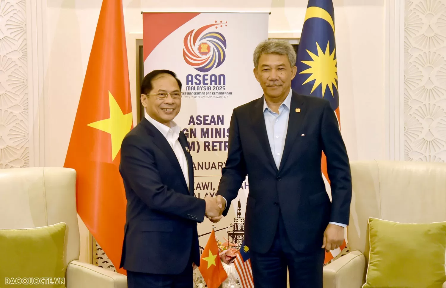 Phó Thủ tướng, Bộ trưởng Bùi Thanh Sơn tin tưởng với vai trò Chủ tịch ASEAN 2025, Malaysia sẽ củng cố đoàn kết và vai trò trung tâm của ASEAN Phó Thủ tướng, Bộ trưởng Bùi Thanh Sơn tin tưởng Malaysia sẽ củng cố đoàn kết và vai trò trung tâm của ASEAN