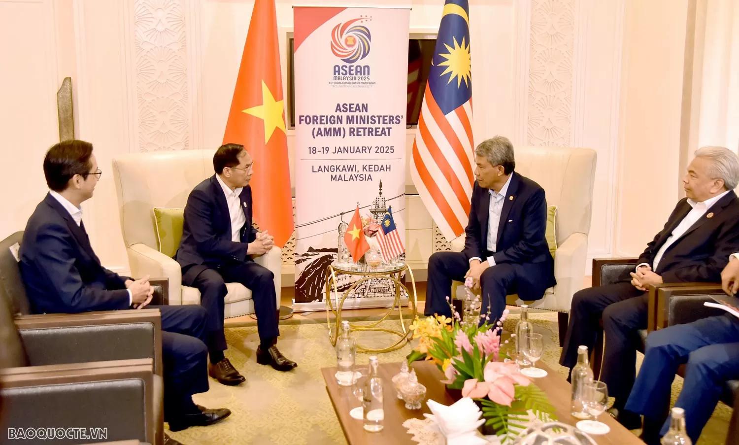 Phó Thủ tướng, Bộ trưởng Bùi Thanh Sơn tin tưởng với vai trò Chủ tịch ASEAN 2025, Malaysia sẽ củng cố đoàn kết và vai trò trung tâm của ASEAN Phó Thủ tướng, Bộ trưởng Bùi Thanh Sơn tin tưởng Malaysia sẽ củng cố đoàn kết và vai trò trung tâm của ASEAN