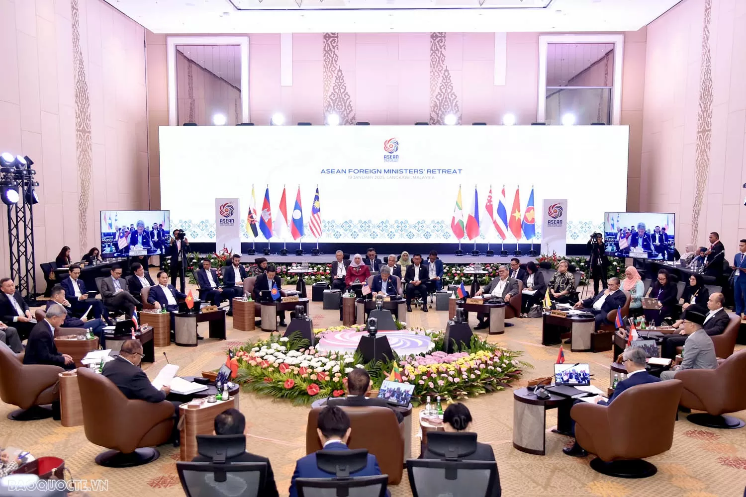Hội nghị hẹp Bộ trưởng Ngoại giao ASEAN chính thức khởi động Năm ASEAN 2025 Hội nghị hẹp Bộ trưởng Ngoại giao ASEAN chính thức khởi động Năm ASEAN 2025