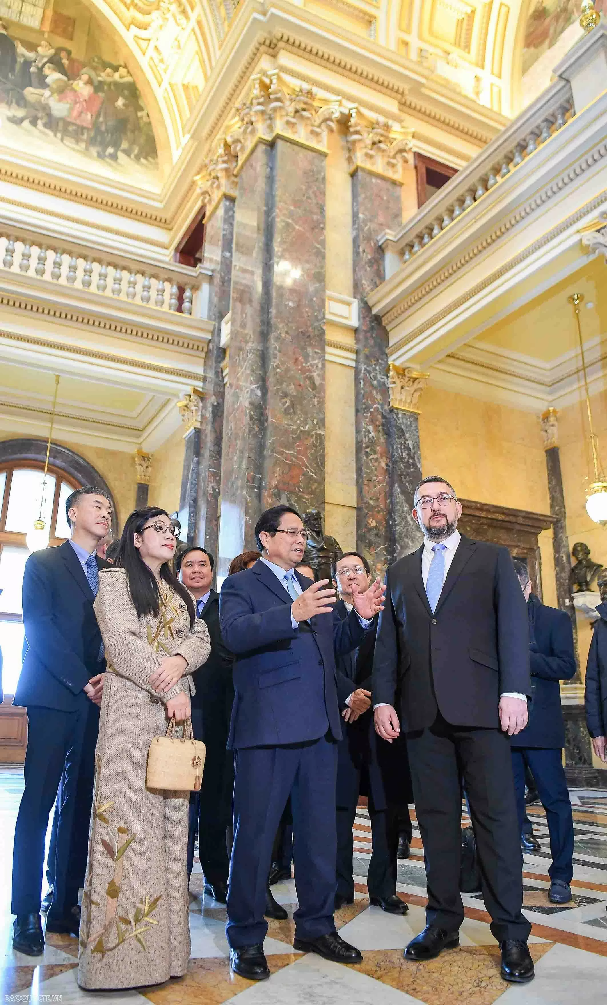 Thủ tướng Phạm Minh Chính và Phu nhân thăm Bảo tàng quốc gia Czech