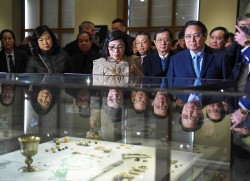 Thủ tướng Phạm Minh Chính và Phu nhân thăm Bảo tàng quốc gia Czech