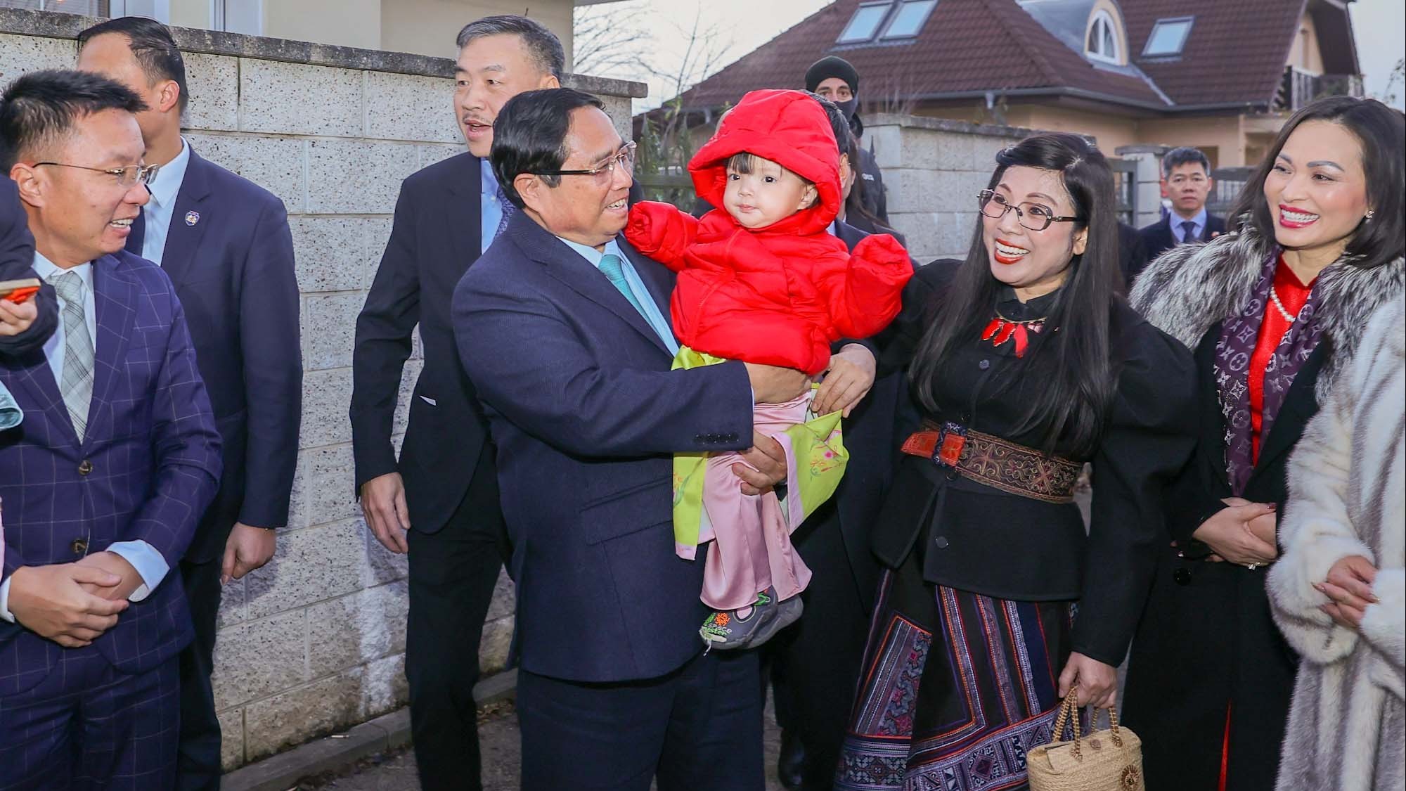 thu tuong pham minh chinh va phu nhan tham gia dinh viet kieu tieu bieu tai czech
