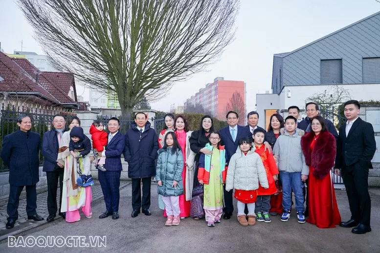 Thủ tướng Phạm Minh Chính và Phu nhân thăm gia đình Việt kiều tiêu biểu tại Czech Thủ tướng Phạm Minh Chính và Phu nhân thăm gia đình Việt kiều tiêu biểu tại Czech