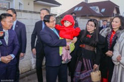 Thủ tướng Phạm Minh Chính và Phu nhân thăm gia đình Việt kiều tiêu biểu tại Czech