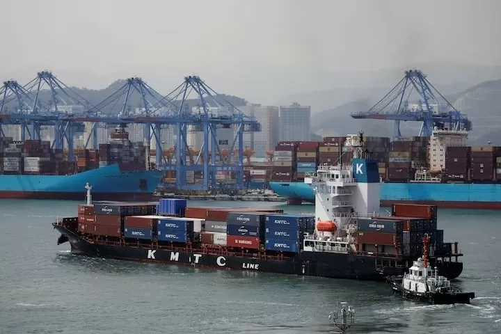 Năm 2024, xuất khẩu của Hàn Quốc đạt mức cao kỷ lục, tại mức gần 684 tỷ USD, tăng 8,1% so với cùng kỳ năm trước, chỉ riêng xuất khẩu sang Mỹ tăng 10,4%. (Nguồn: Reuters) Năm 2024, xuất khẩu của Hàn Quốc đạt mức cao kỷ lục, tại mức gần 684 tỷ USD, tăng 8,1% so với cùng kỳ năm trước, chỉ riêng xuất khẩu sang Mỹ tăng 10,4%. (Nguồn: Reuters)