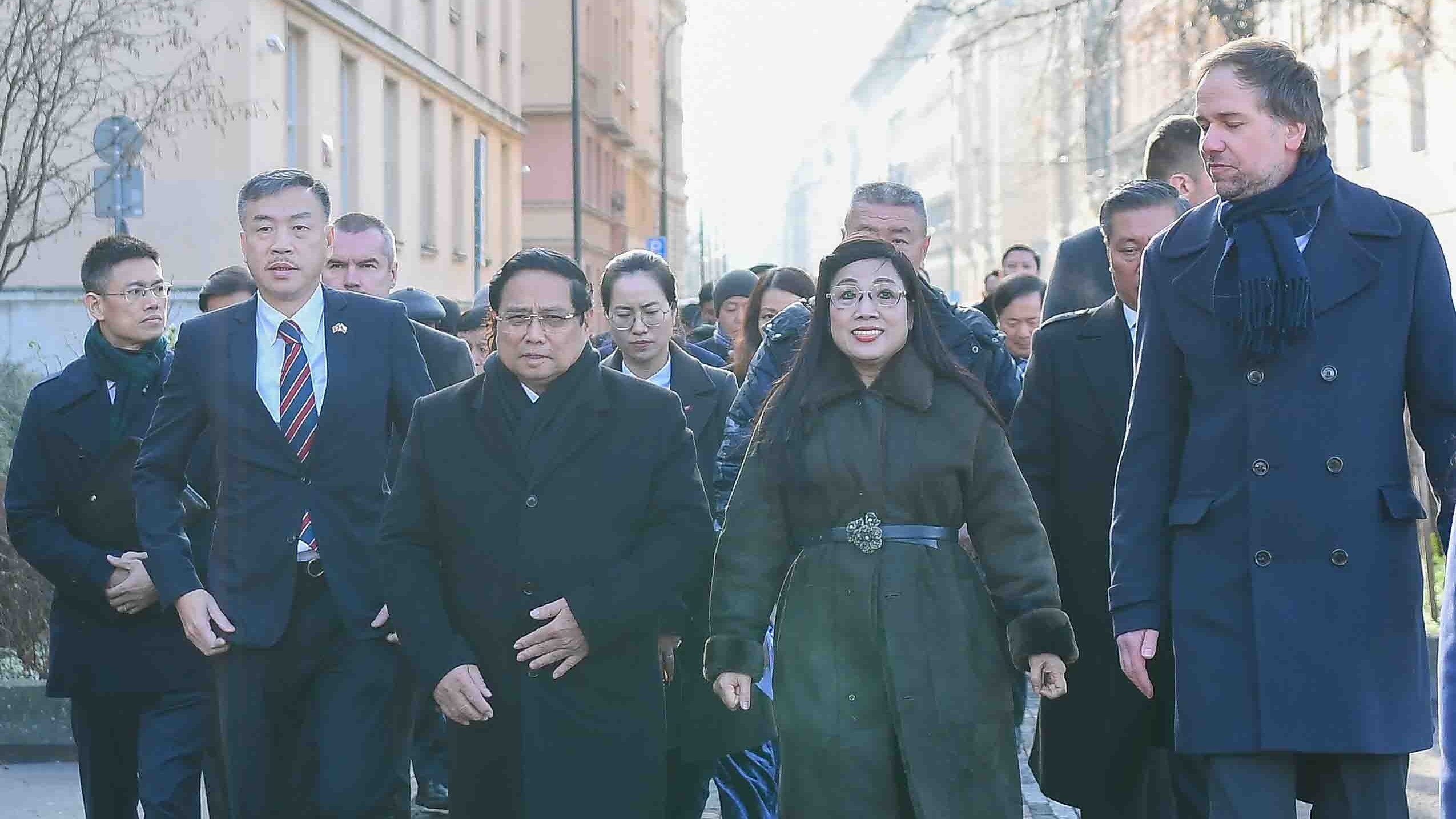 thu tuong pham minh chinh va phu nhan roi zurich ket thuc chuyen cong tac tai 3 nuoc chau au