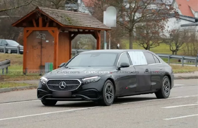 Cận cảnh xe sang Mercedes E-Class độ 6 cửa độc lạ