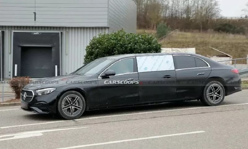 Cận cảnh xe sang Mercedes E-Class độ 6 cửa độc lạ