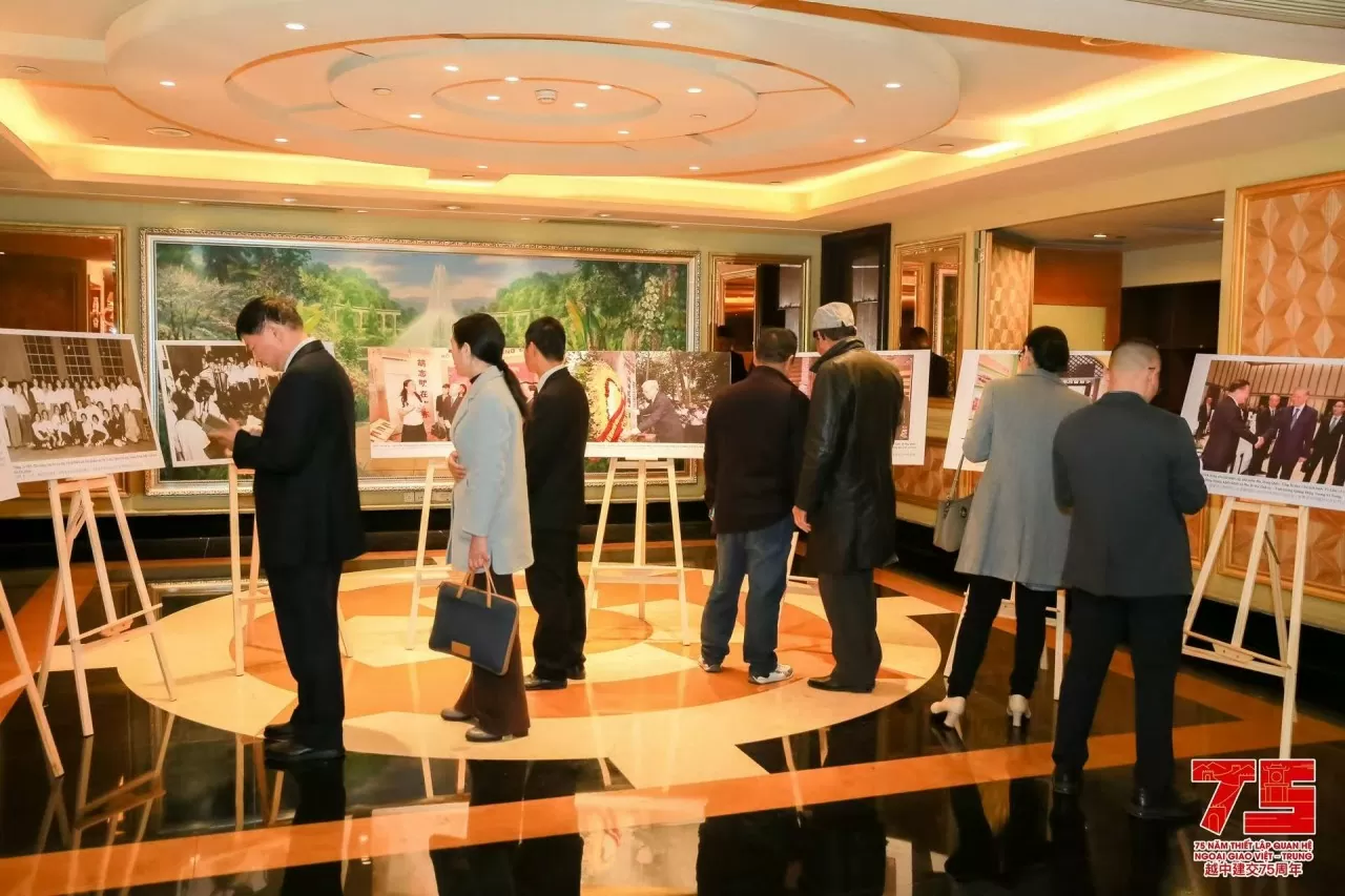 Tổng Lãnh sự quán Việt Nam tại Quảng Châu tổ chức chuỗi sự kiện Kỷ niệm 75 năm quan hệ Việt Nam-Trung Quốc và chương trình Xuân quê hương Tết Ất Tỵ 20 Tổng Lãnh sự quán Việt Nam tại Quảng Châu tổ chức chuỗi sự kiện Kỷ niệm 75 năm quan hệ Việt Nam-Trung Quốc và chương trình Xuân quê hương Tết Ất Tỵ 20