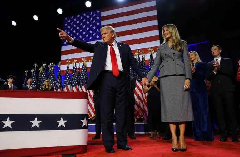 Lễ nhậm chức của ông Trump: Kỷ lục 170 triệu USD, mọi ‘sự kỳ thị tan biến' chỉ còn lại háo hức và hân hoan Lễ nhậm chức của ông Trump: Kỷ lục 170 triệu USD, mọi ‘sự kỳ thị tan biến' chỉ còn lại háo hức và hân hoan