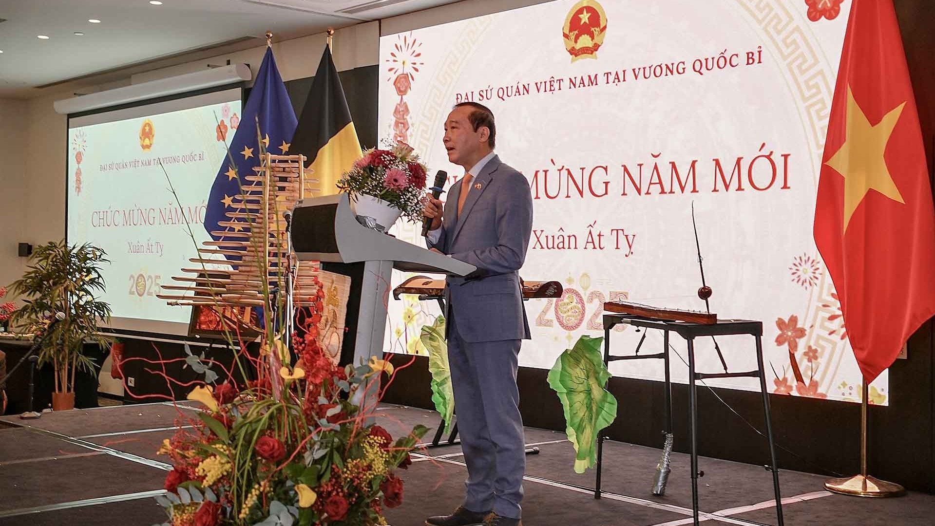 dam da ban sac dan toc tet cong dong mung xuan at ty 2025 tai bi