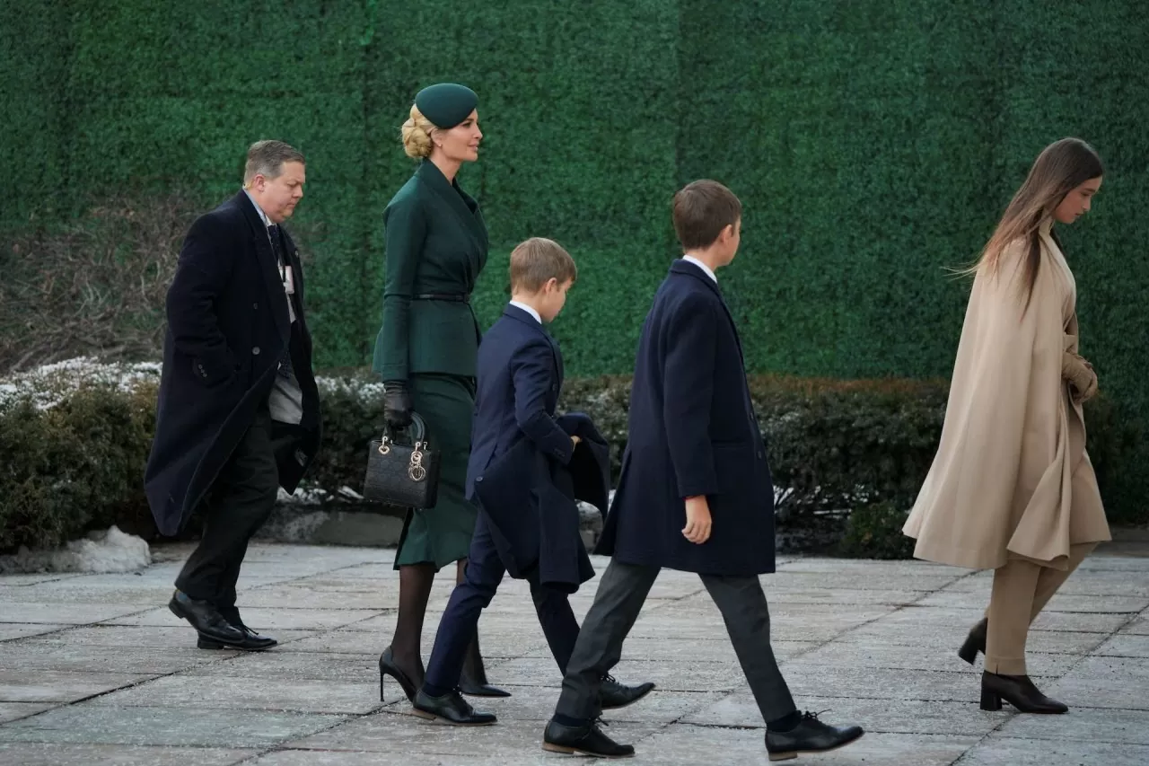Ái nữ, quý tử nhà ông Donald Trump cùng xuất hiện tại một sự kiện trước lễ nhậm chức Tổng thống Mỹ