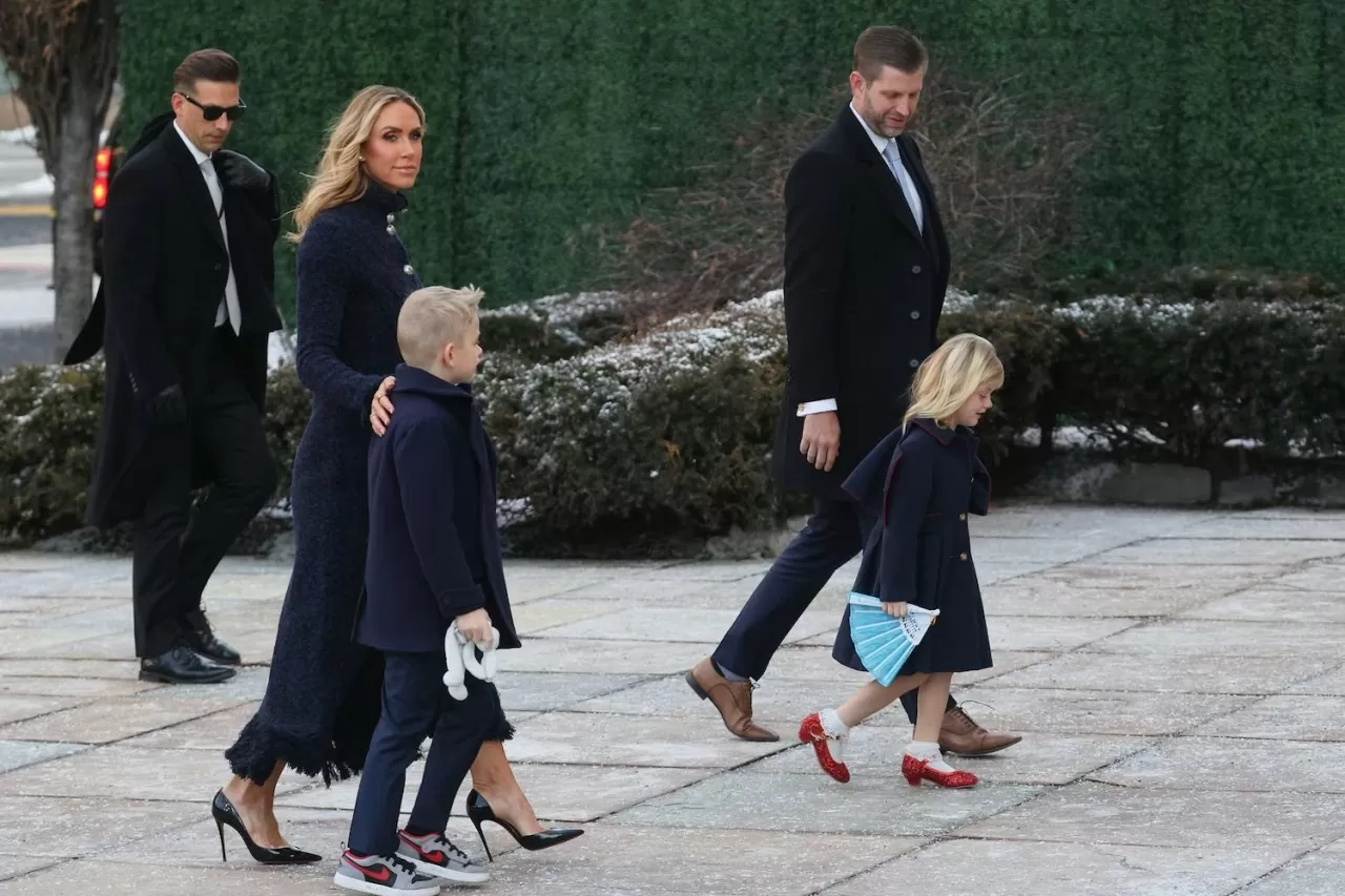 Ái nữ, quý tử nhà ông Donald Trump cùng xuất hiện tại một sự kiện trước lễ nhậm chức Tổng thống Mỹ