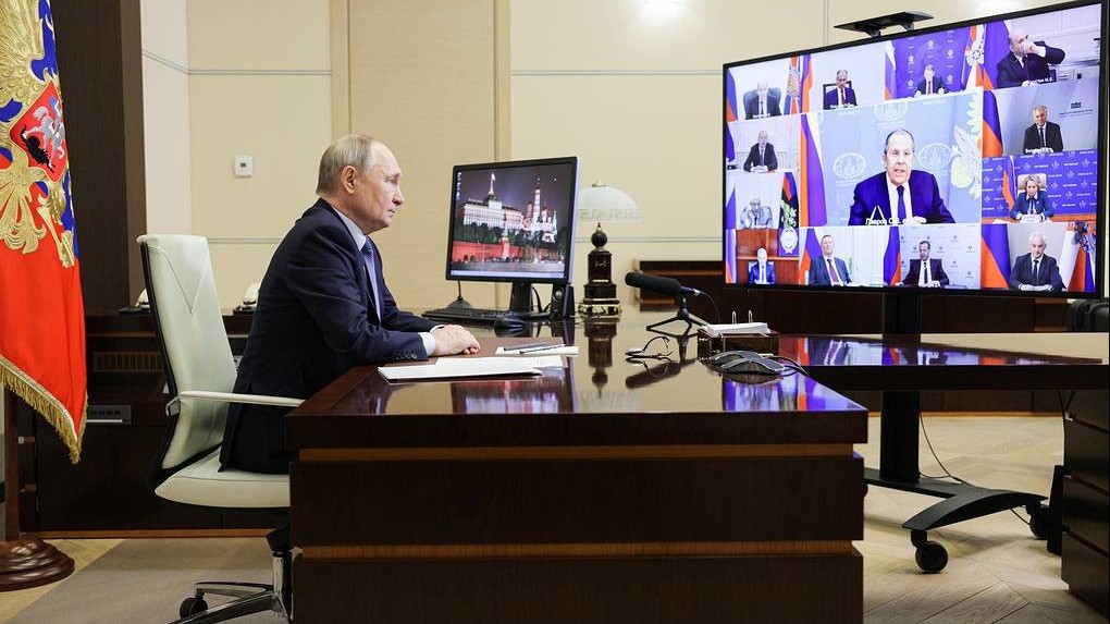 khen ong donald trump dung cam tong thong nga lam gi vao ngay ong chu nha trang nham chuc