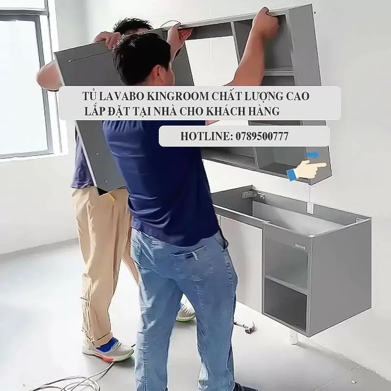 Nhân viên của kingroom.com.vn lắp đặt tủ lavabo hoàn thiện cho khách hàng. Nhân viên của kingroom.com.vn lắp đặt tủ lavabo hoàn thiện cho khách hàng.