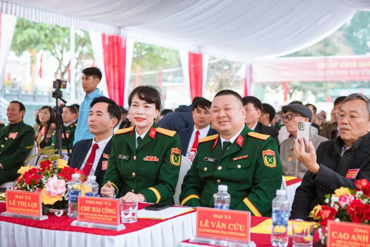 Đại diện Ngân hàng TMCP Quân đội (MB Bank) tham dự Lễ khánh thành. Đại diện Ngân hàng TMCP Quân đội (MB Bank) tham dự Lễ khánh thành.