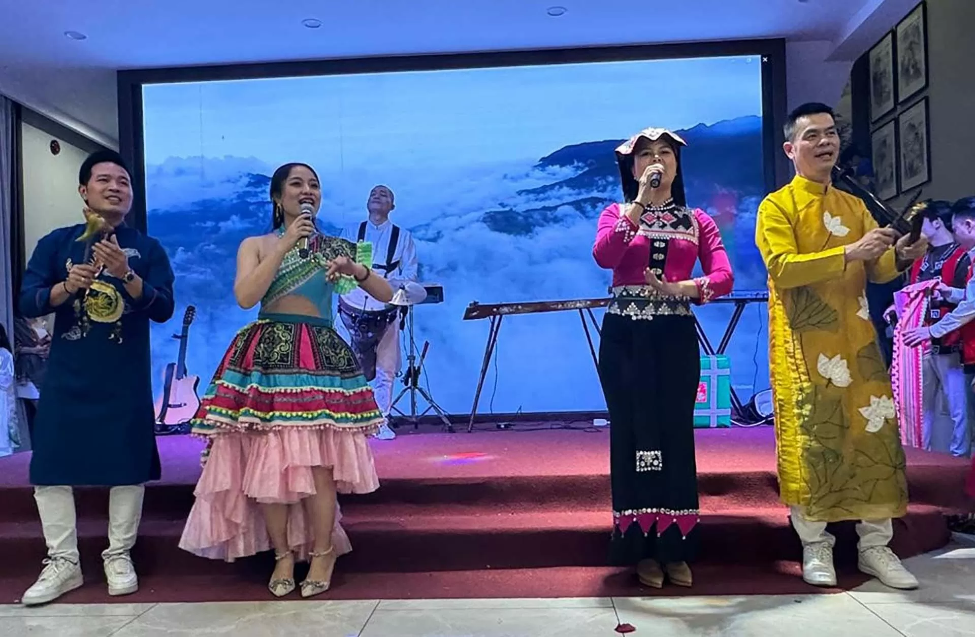 Tưng bừng đón Xuân Quê hương 2025 tại Romania Tưng bừng đón Xuân Quê hương 2025 tại Romania