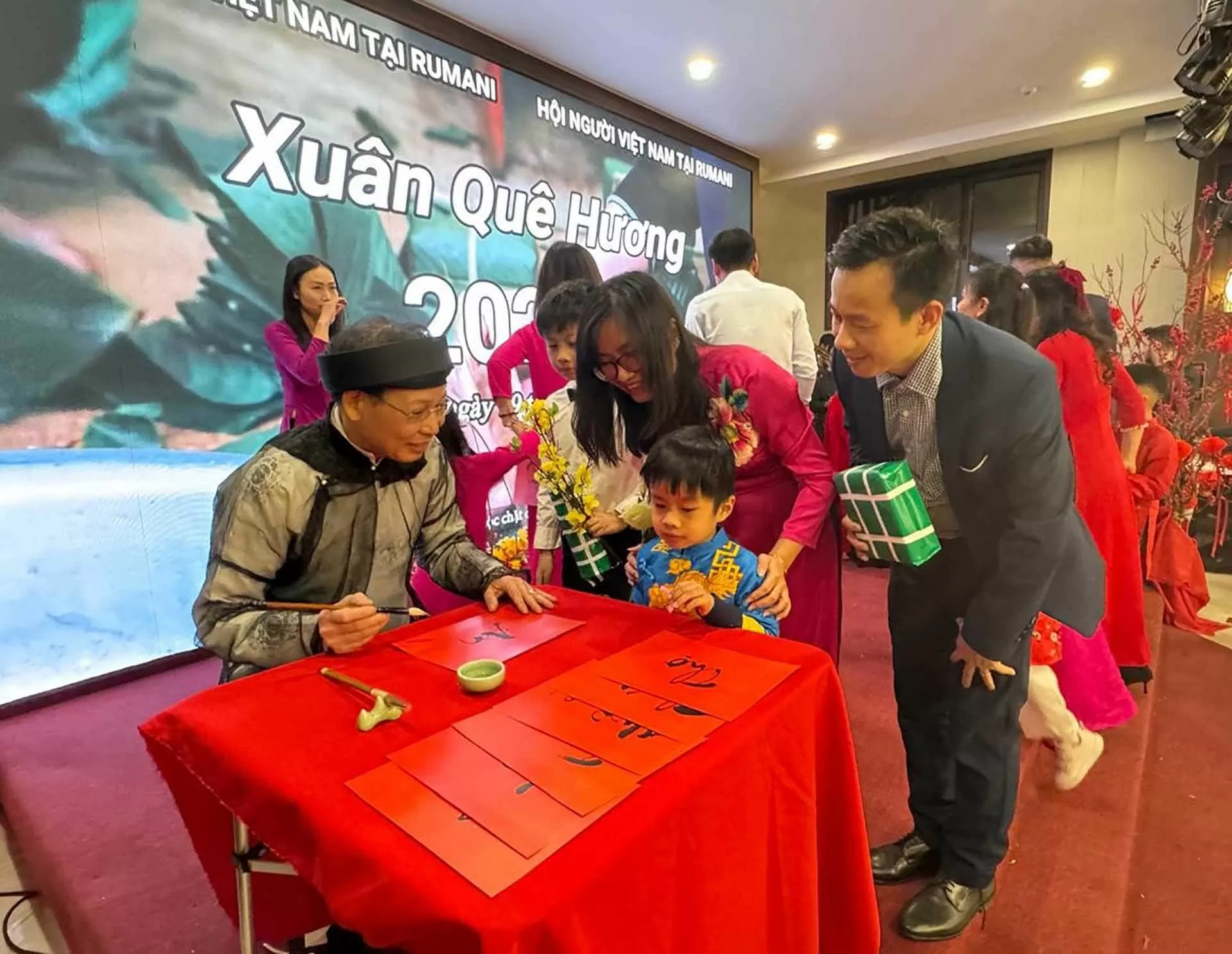 Tưng bừng đón Xuân Quê hương 2025 tại Romania Tưng bừng đón Xuân Quê hương 2025 tại Romania