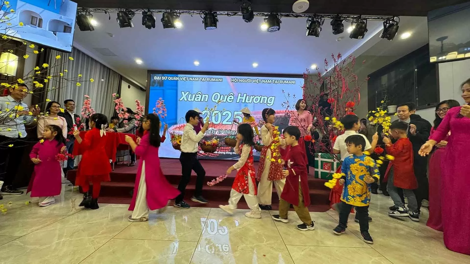 Tưng bừng đón Xuân Quê hương 2025 tại Romania Tưng bừng đón Xuân Quê hương 2025 tại Romania