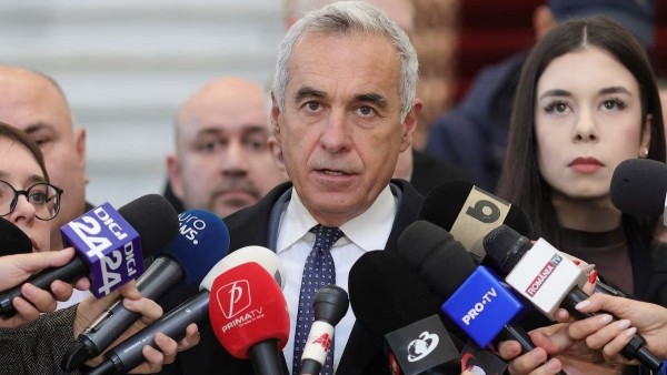 Ứng viên Tổng thống cực hữu Romania dẫn đầu trong các cuộc thăm dò trước bầu cử