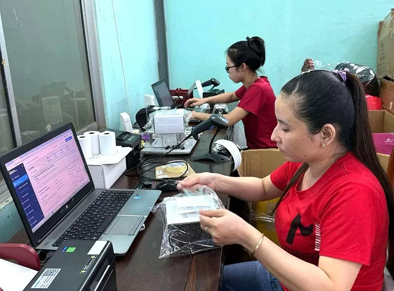 Nhân viên hỗ trợ khách 24/7. Nhân viên hỗ trợ khách 24/7.